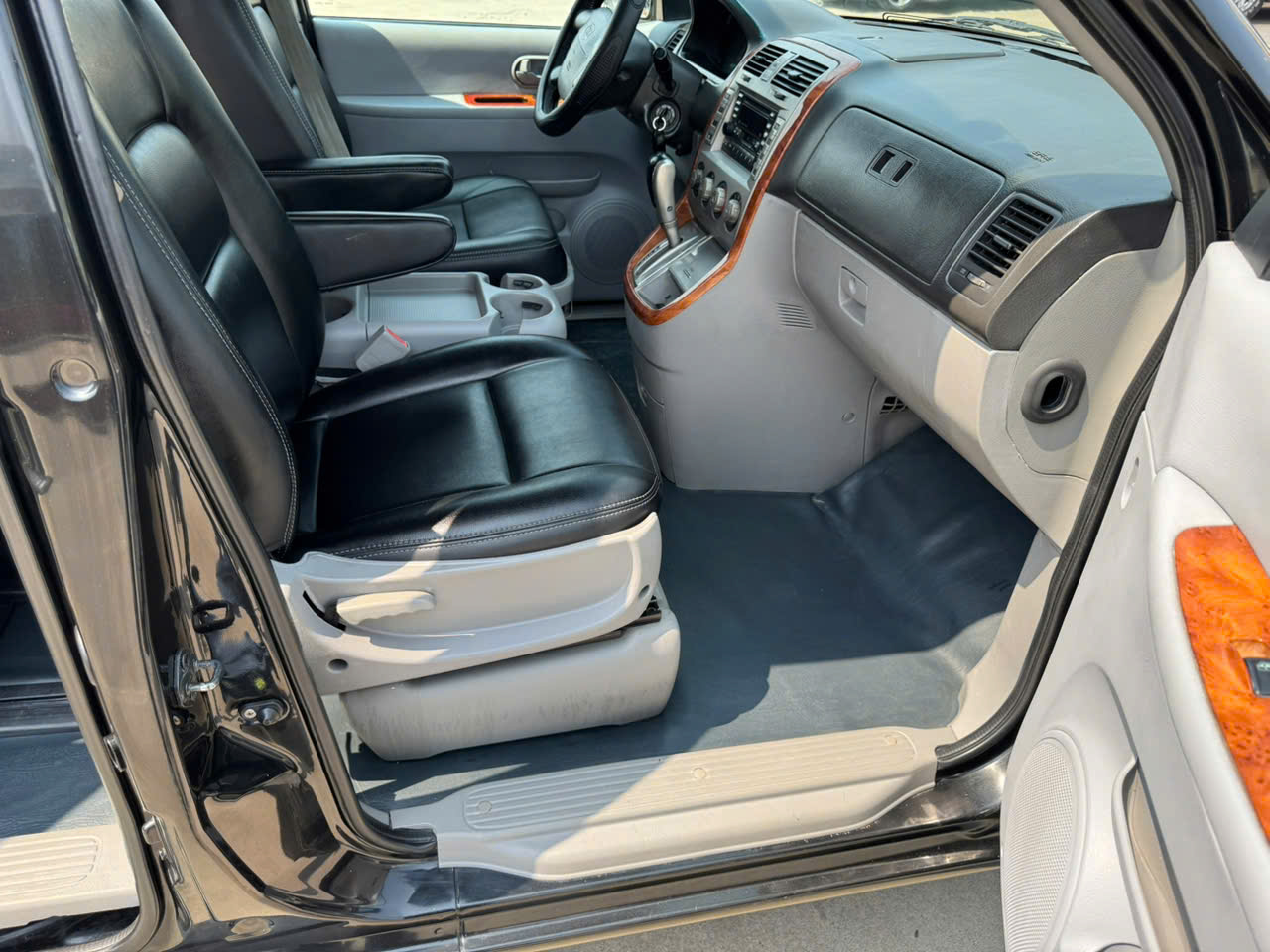 Kia Carnival 2009 - Ảnh 2