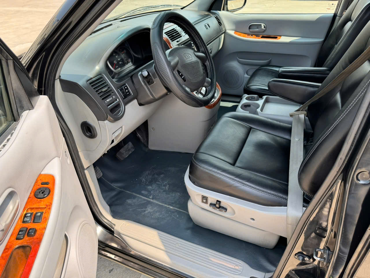 Kia Carnival 2009 - Ảnh 4