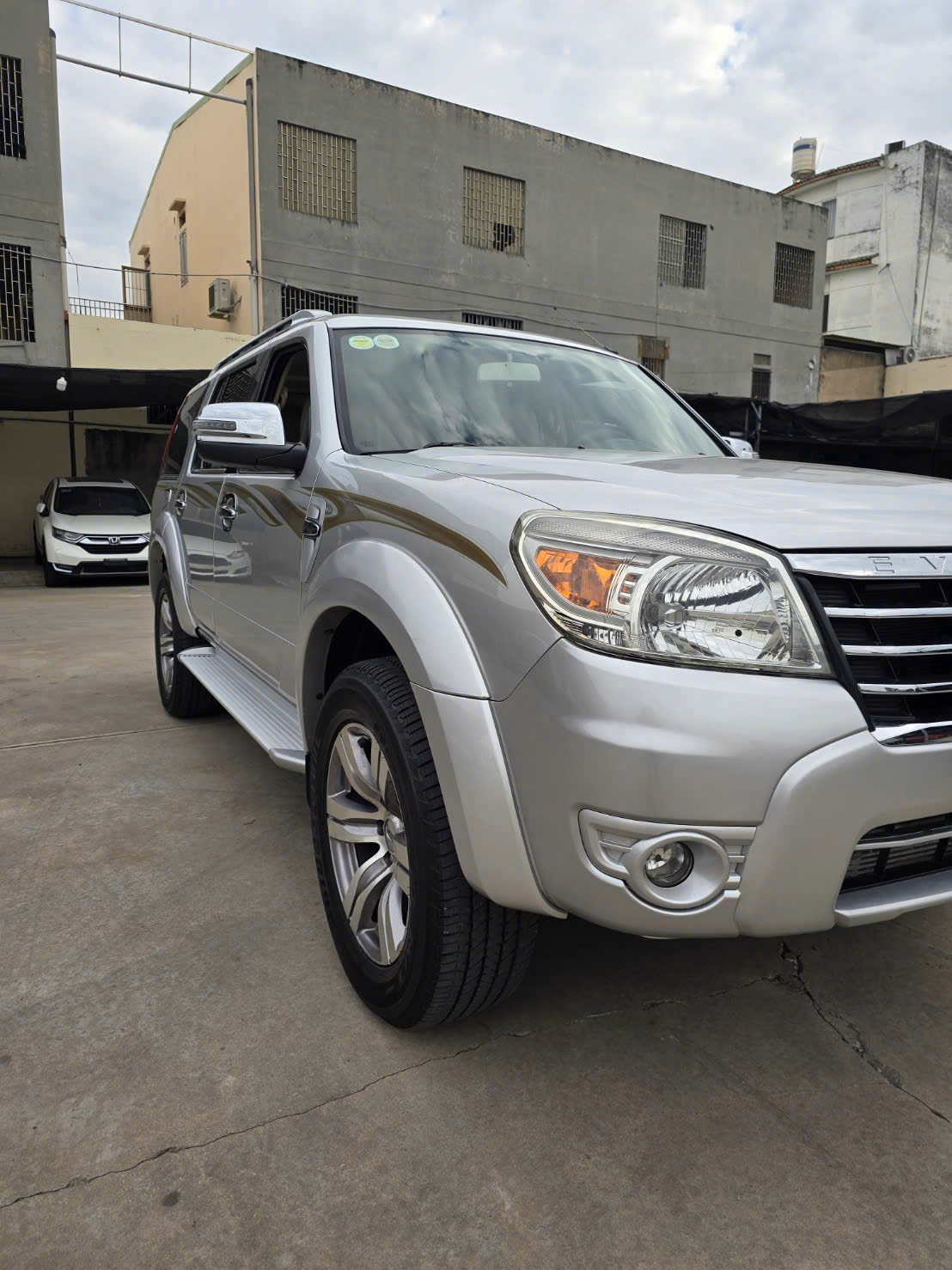 Ford Everest 2009 - Ảnh 3