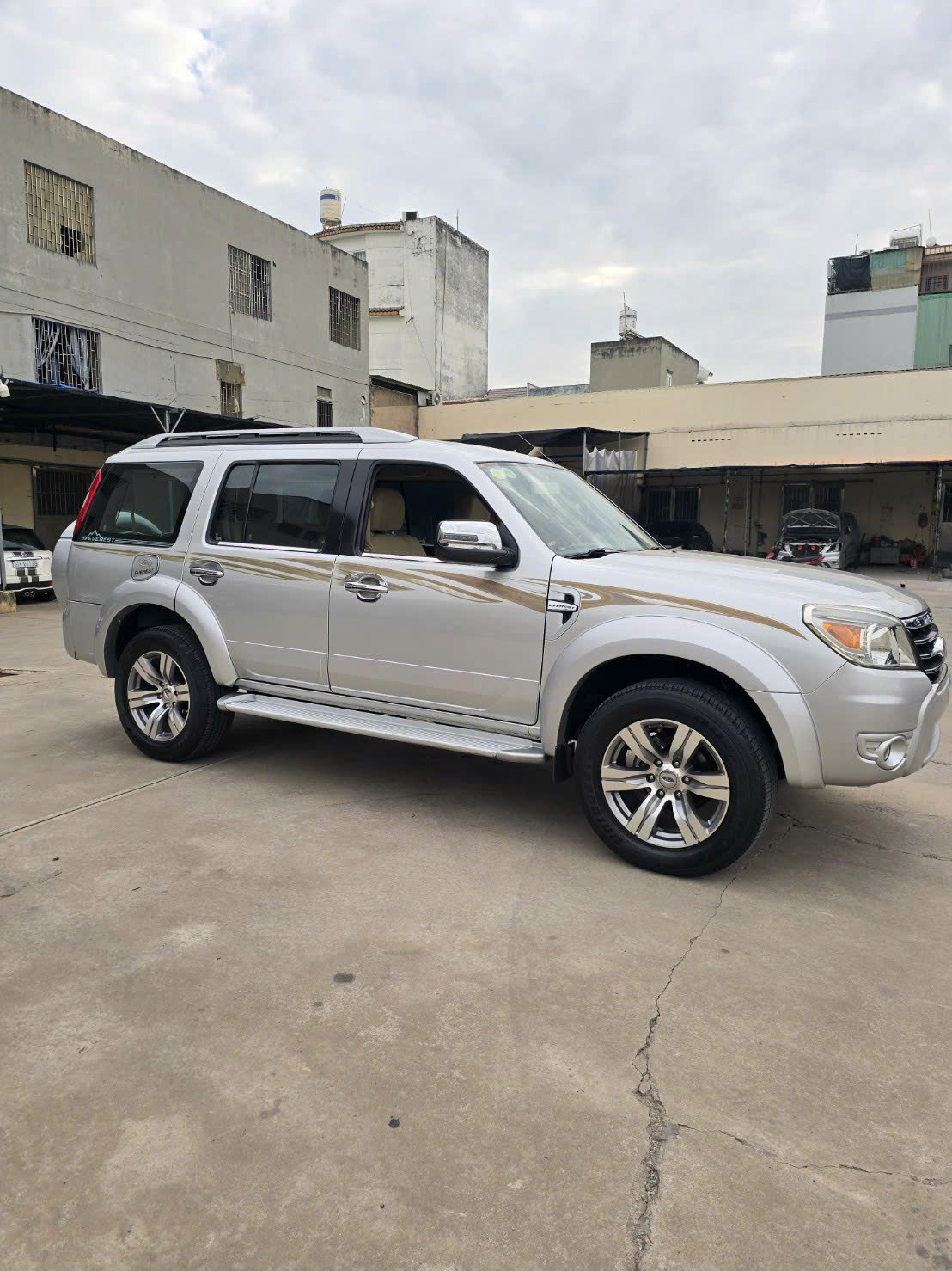 Ford Everest 2009 - Ảnh 4