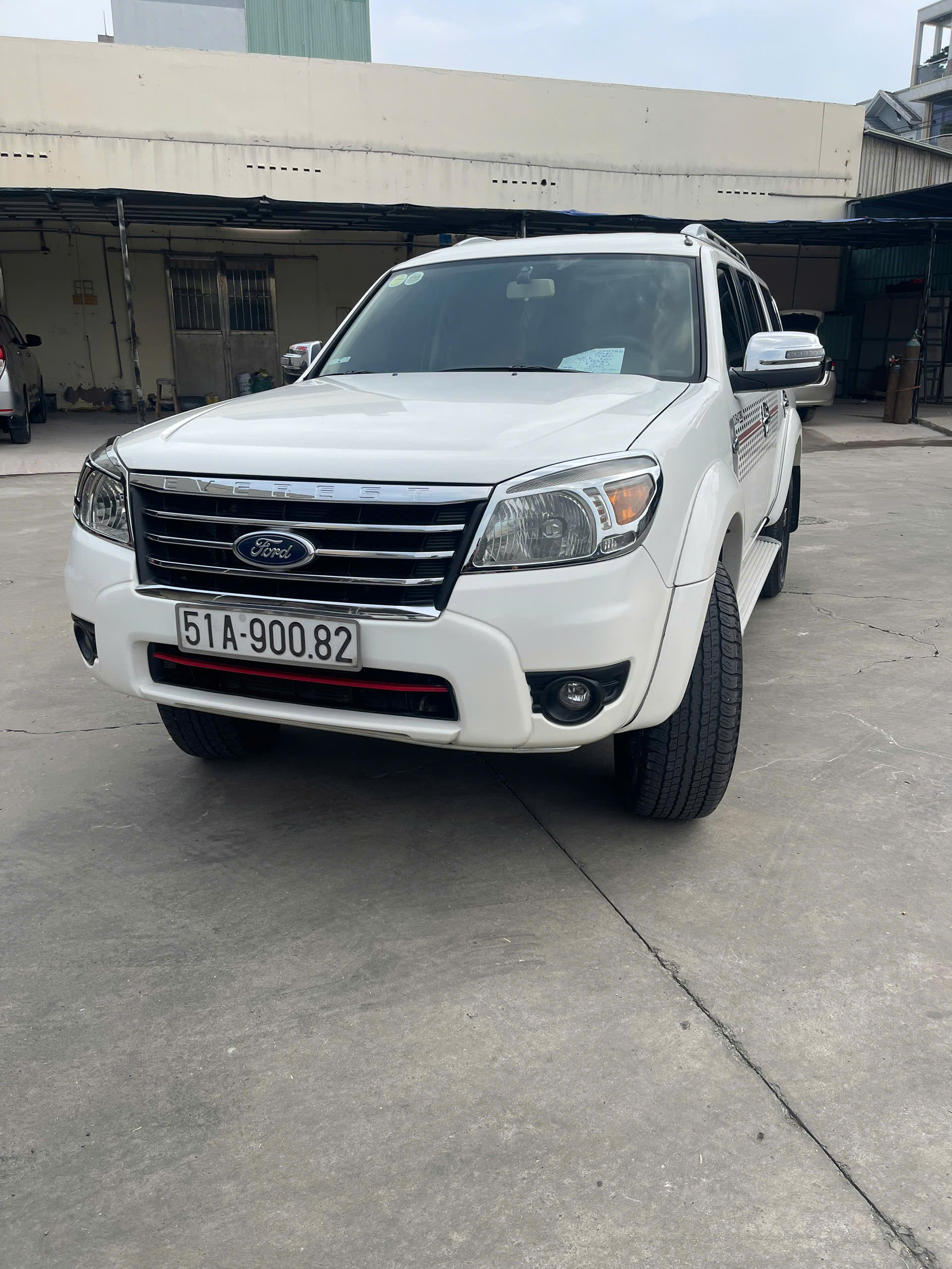 Ford Everest 2010 - Ảnh 2