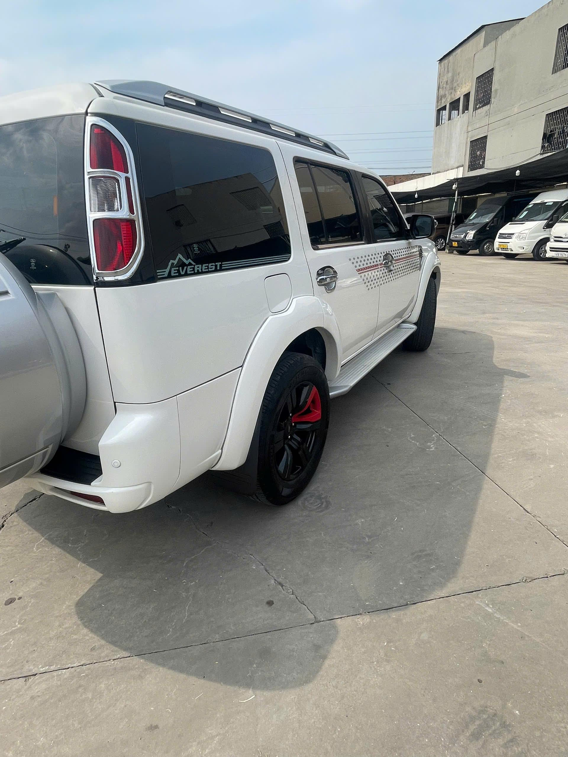 Ford Everest 2010 - Ảnh 3