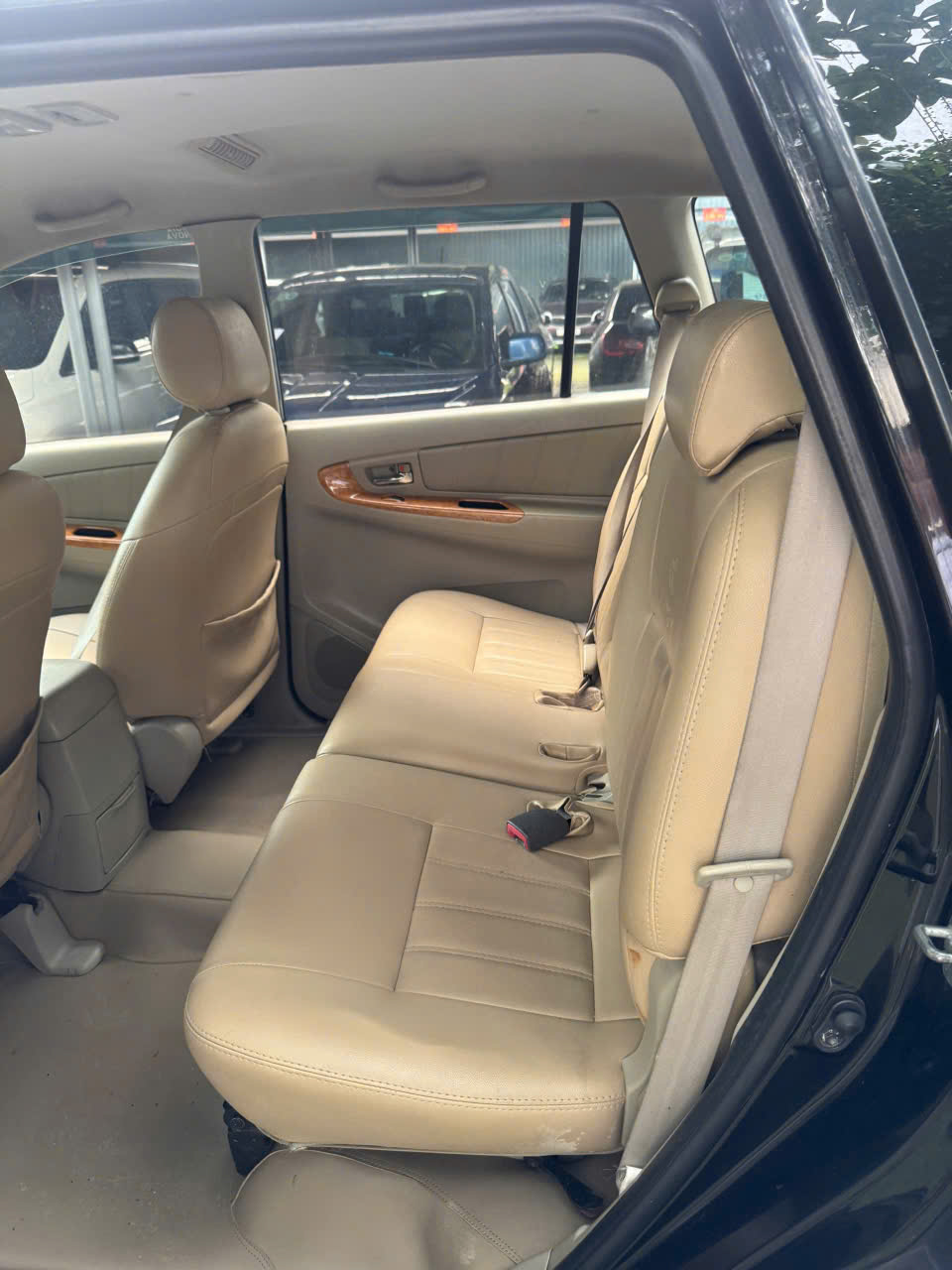 Toyota Innova V 2010 - Ảnh 3