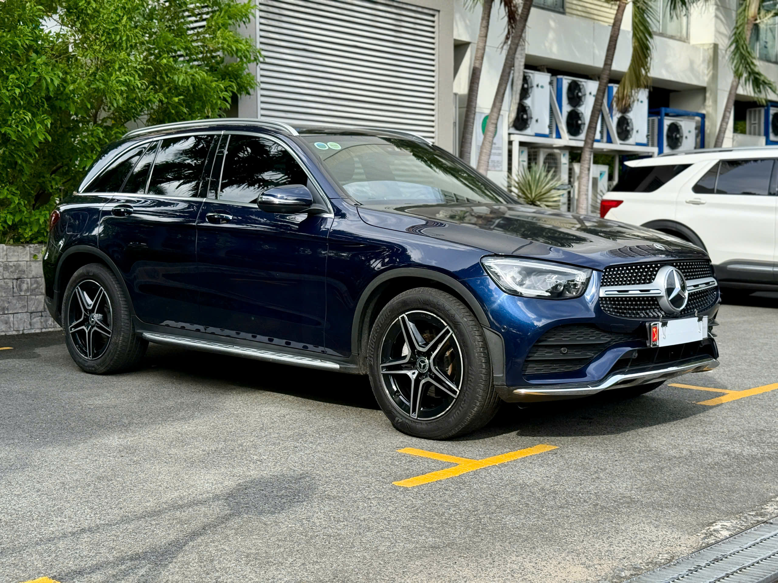 Mercedes-Benz GLC 300 V1 2021 (Full Option)
